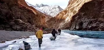 chadar trek taxi service ladakh frozen river adventure
