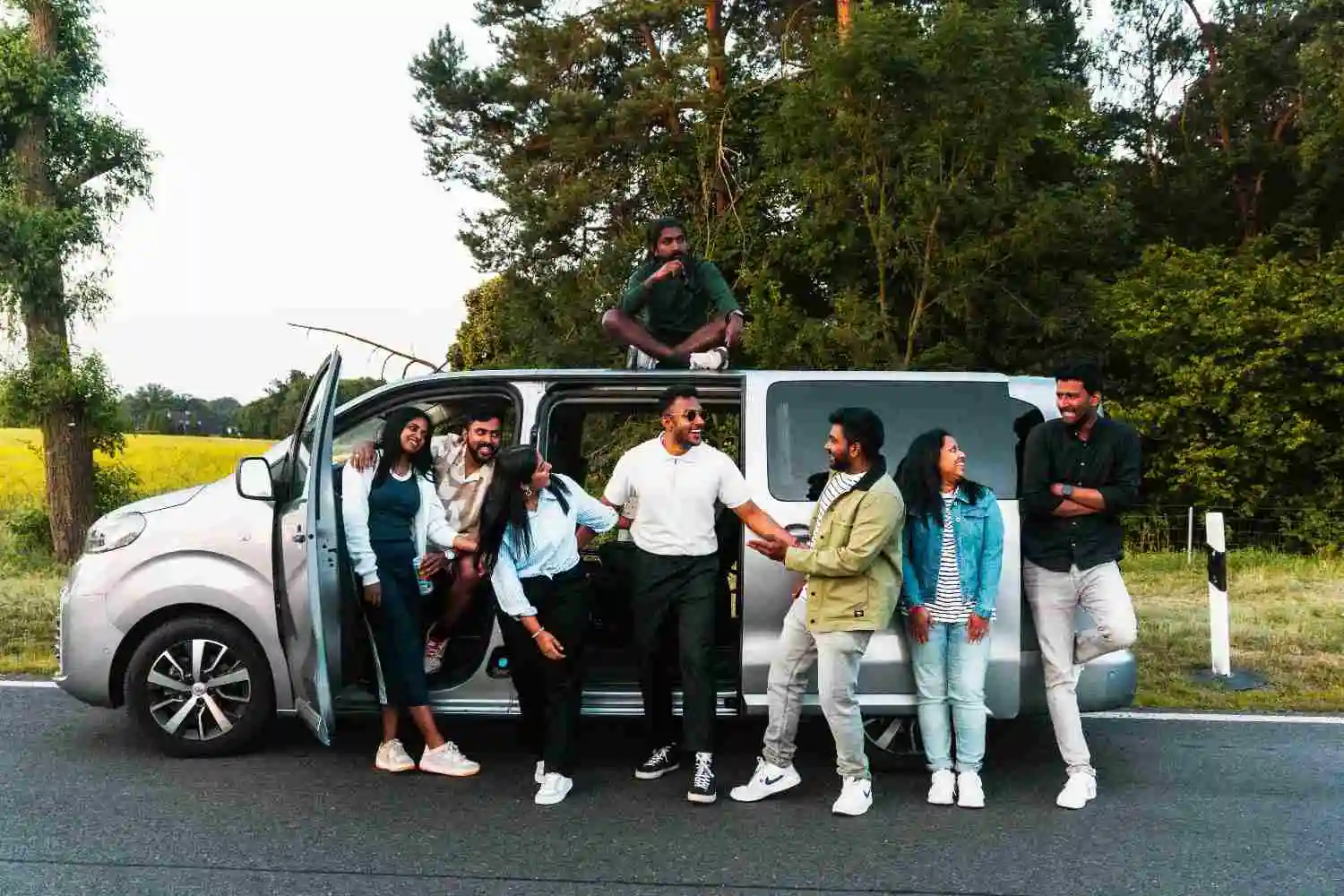 Group taxi and car rental service from Delhi for outstation travel