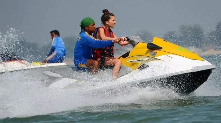 jet skiing in goa taxi service water sports travel india