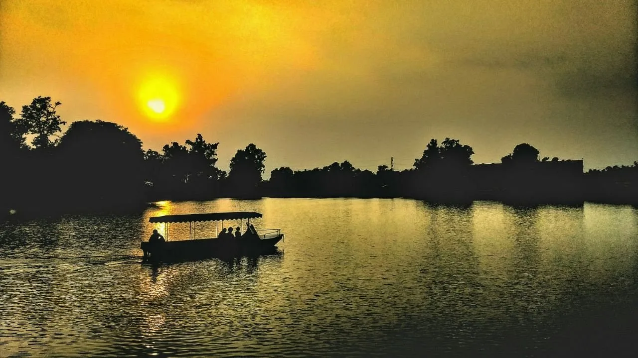 Enjoy your movement at karan lake  Karnal with eas Cab India